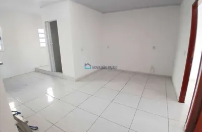 Casa com 2 quartos para alugar na Rua Roberto Victor Cordeiro, --, Vila Brasilina, São Paulo