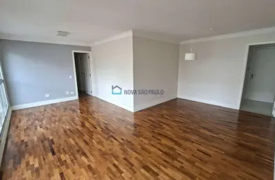 Apartamento com 3 quartos para alugar na Avenida Lavandisca, --, Moema, São Paulo