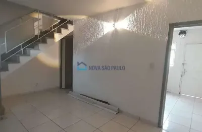 Sobrado para locação na  saúde com 3 quartos e 01 vaga de garagem