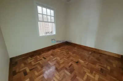 Casa com 3 quartos para alugar na Avenida General Valdomiro de Lima, --, Jabaquara, São Paulo