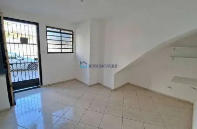 Casa com 2 quartos para alugar na Rua Paulo Orozimbo, --, Cambuci, São Paulo
