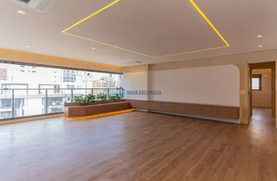 Apartamento reformado à venda, 143m², 3 quartos (suítes), 2 vagas demarcadas, no Sofi Campo Belo