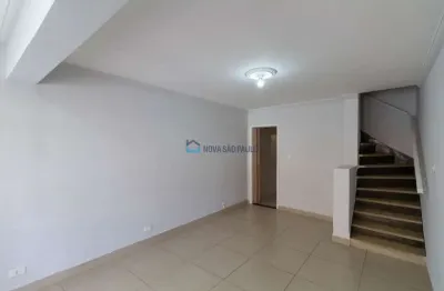 Casa com 3 quartos para alugar na Rua Orissanga, --, Mirandópolis, São Paulo