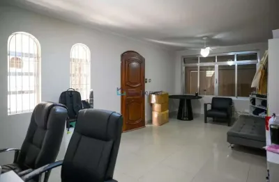 Sobrado para locação na Saúde com 03 quartos e 02 vagas de garagem