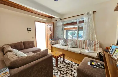 Casa para locação  na Saúde com 03 quartos e 01 vaga de garagem.