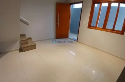 Sobrado para locação na Vila Guarani com 03 quartos e 02 vagas de garagem