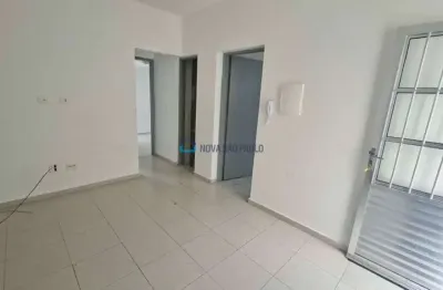 Casa com 2 quartos para alugar na Rua Munhoz da Rocha Neto, --, São Judas, São Paulo