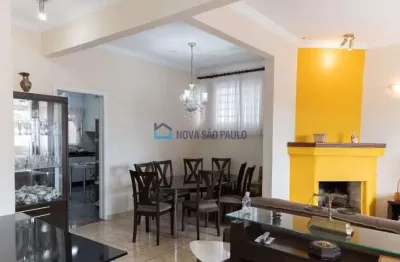 Excelente casa assobradada disponível para locação no jabaquara.