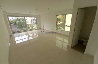 Sala comercial de 37m² com sacada e vaga de garagem. excelente localização