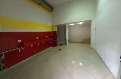 Salão comercial , com escritório no mezanino , ótima localização .
