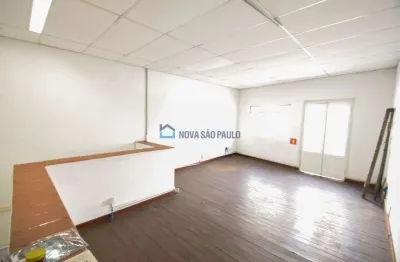 Assobradado comercial em excelente localização. próximo ao metrô saúde.