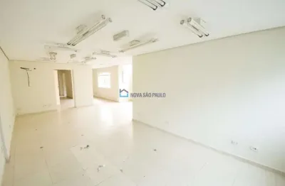 Ótima localização, nas imediações do metro são judas.