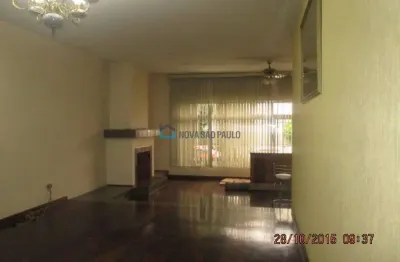 Ótima localização, excelente casa térrea, comercial.