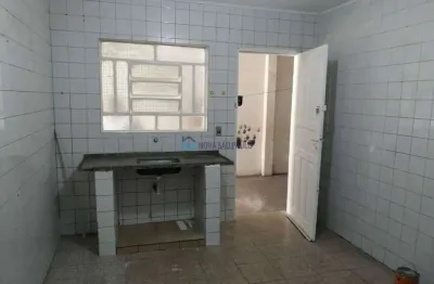 Casa térrea, com 1 dormitório, cozinha, banheiro, área de serviço, quintal.