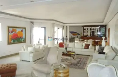 Mansão suspensa, resort privado, segurança ostensiva.