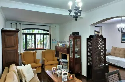 Casa sobrada| venda| moema|4 quartos| 4 suítes| 195 m²|4 vagas| com edícula.