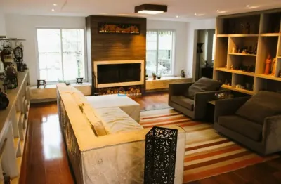 Sobrado isolado , 05 dormitórios (05 suítes) . closet . 04 vagas . 348 m²