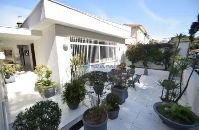 Casa térrea com piscina, quintal lateral e nos fundos, edícula enorme jardim da saúde
