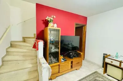 Sobrado com quintal em excelente localização, à poucos minutos do Metrô Praça da árvore.