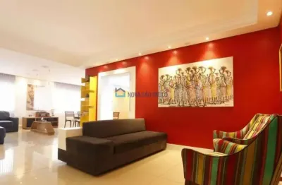 Apartamento de 210m² com 3 dormitórios, sendo 2 suítes ,3 banheiros e 1 vaga.