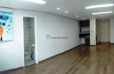 Sala comercial ao lado da estação são judas do metro