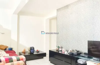 Casa Ampla na R. Eduardo Lobo ? São Judas, São Paulo: Conforto, Sofisticação e Metrô ao Ladoo