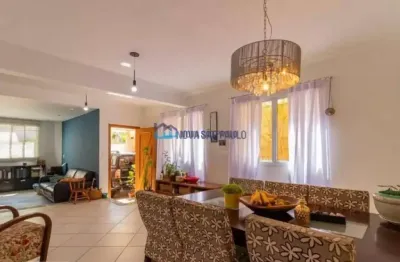 Casa à venda, com 141 m², a 750 m do shopping metrô santa cruz