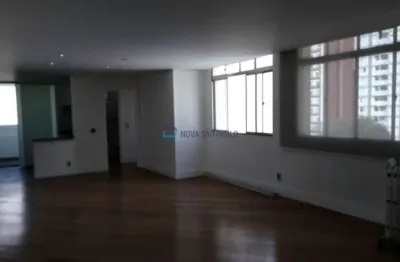 Apartamento cobertura a venda bairro vila gumercindo. ampla varanda para piscina e churrasqueira.