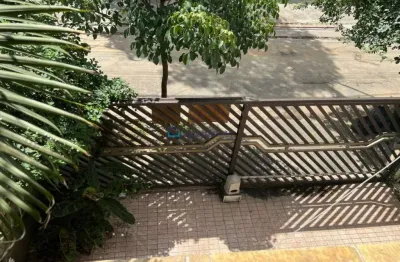 Terreno em rua tranquila em moema, rua residencial e comercial