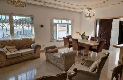 Sobrado triplex, 7 dormitórios, 3 suítes, 6wc, 2 vagas, quintal, churrasqueira! jd da saúde