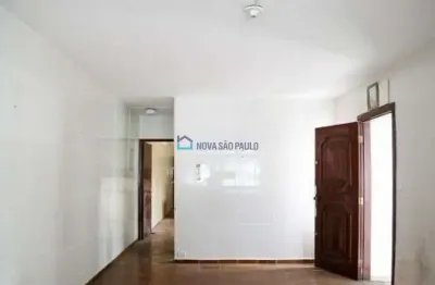 Sobrado com 04 dormitórios na região da vila santa catarina.