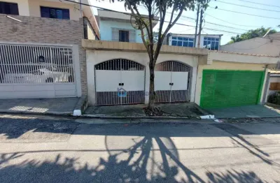 Casa à venda na vila guarani com 3 quartos e 2 vagas de garagem.