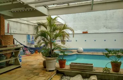 Casa alto padrão com 3 suítes, churrasqueira e piscina no jardim da saúde.