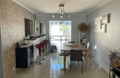 Casa à venda no planalto paulista com 3 quartos e 4 vagas de garagem.