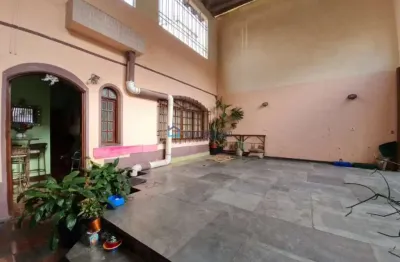 Casa a venda na aclimação, 03 dormitórios e amplo quintal com área gourmet
