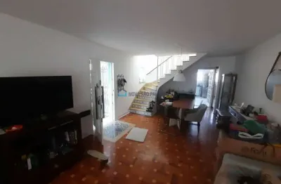 Sobrado com 03 dormitórios na região da vila mascote.