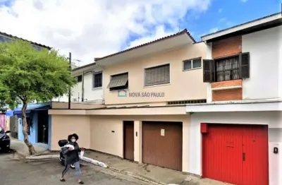 Casa com 05 dormitorios , 2 vagas, edicula ao lado do metrô saúde