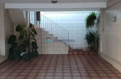 Sobrado com 03 dormitórios na região da vila mascote.