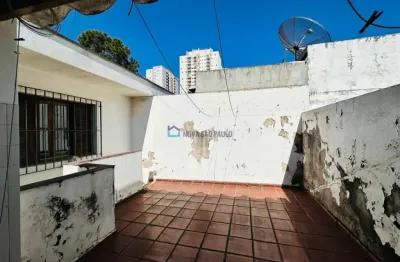 Sobrado na região da vila santa catarina semi isolada com 3 dormitórios sendo uma suíte.