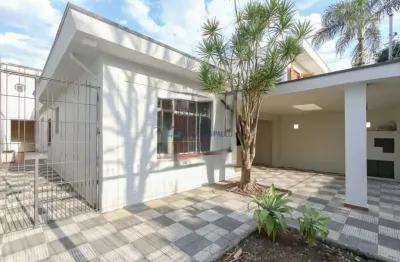 Casa térrea com 180m² sendo 4 dorms 1 suíte sala coz 3 banhs área de serviço 2 vagas de garagem.