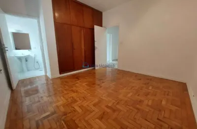 Sobrado na aclimação, 140m², 3 quartos , 1 suíte , 2 vagas , fins comerciais, zona mixta.