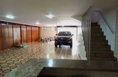 Casa sobradada a venda no bosque da saúde. 225m², 3 quartos, 4 vagas. próximo shopping plaza sul