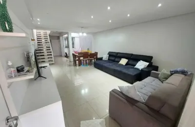 Sobrado a venda na saúde de 185m², com 3 suites e 4 vagas. reformada e quintal com churrasqueira.
