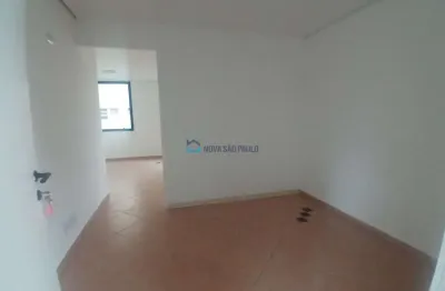 Conjunto comercial à venda na vila clementico, com 2 salas, 2 banheiros e 1 vaga de garagem.