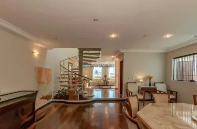 Sobrado com 360 m² 3 dormitórios sendo 3 suítes sala cozinha 5 banheiros lavanderia 8 vagas garagem