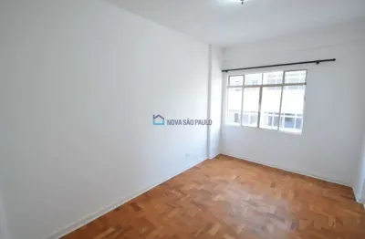 Oportunidade, apartamento a 300 metros do metrô saúde, com 2 dormitórios vaga de garagem. !