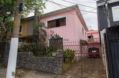 Sobrado com 165m² 3 dormitórios sala cozinha 2 banheiros área de serviço 4 vagas de garagem