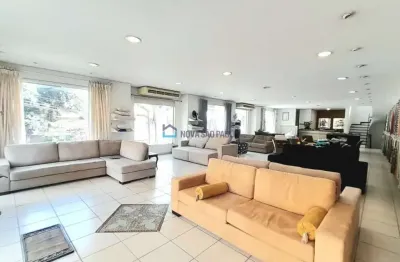 Prédio comercial de esquina à venda ? 3 pavimentos, vão livre e entrada para veículos