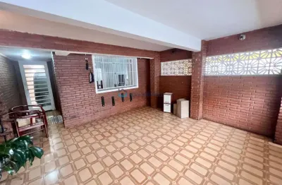 Casa à venda, com 2 quartos, 1 suíte, 2 vagas, próximo ao metrô saúde