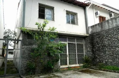 Sobrado com 03 dormitórios na região do campo belo.